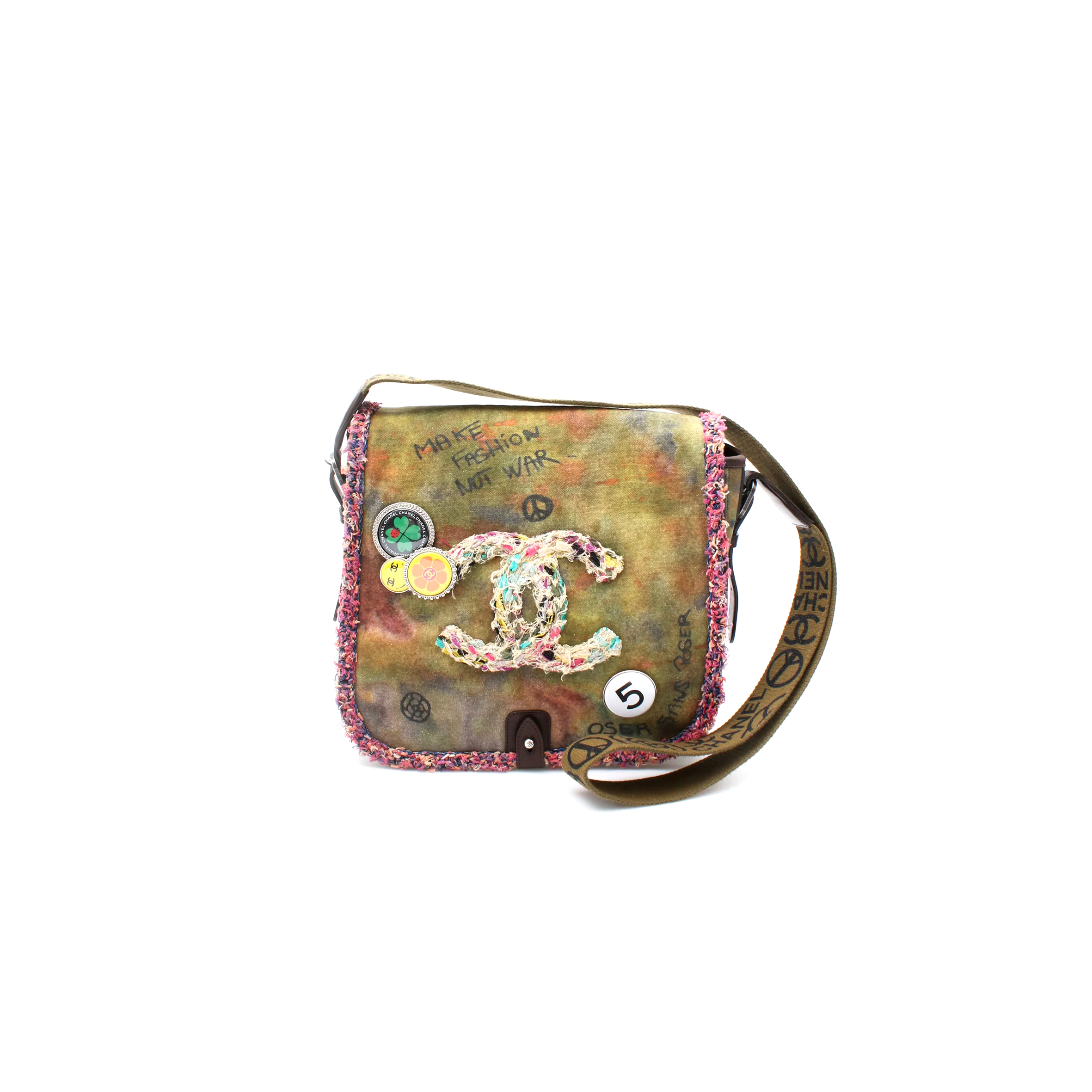 Ch*el graffiti on the pavements shoulder bag 365009 (30*30*18cm)